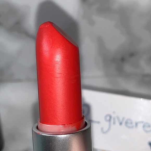 DANGEROUS NWOB Retro Matte Lipstick MAC - Picture 6 of 16